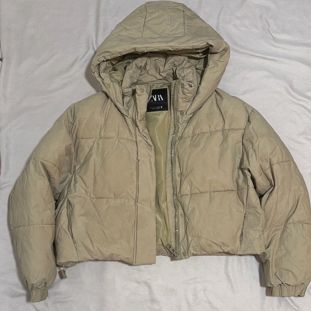 Zara Women's Beige Hooded Puffer Jacket - Picture 5 of 14